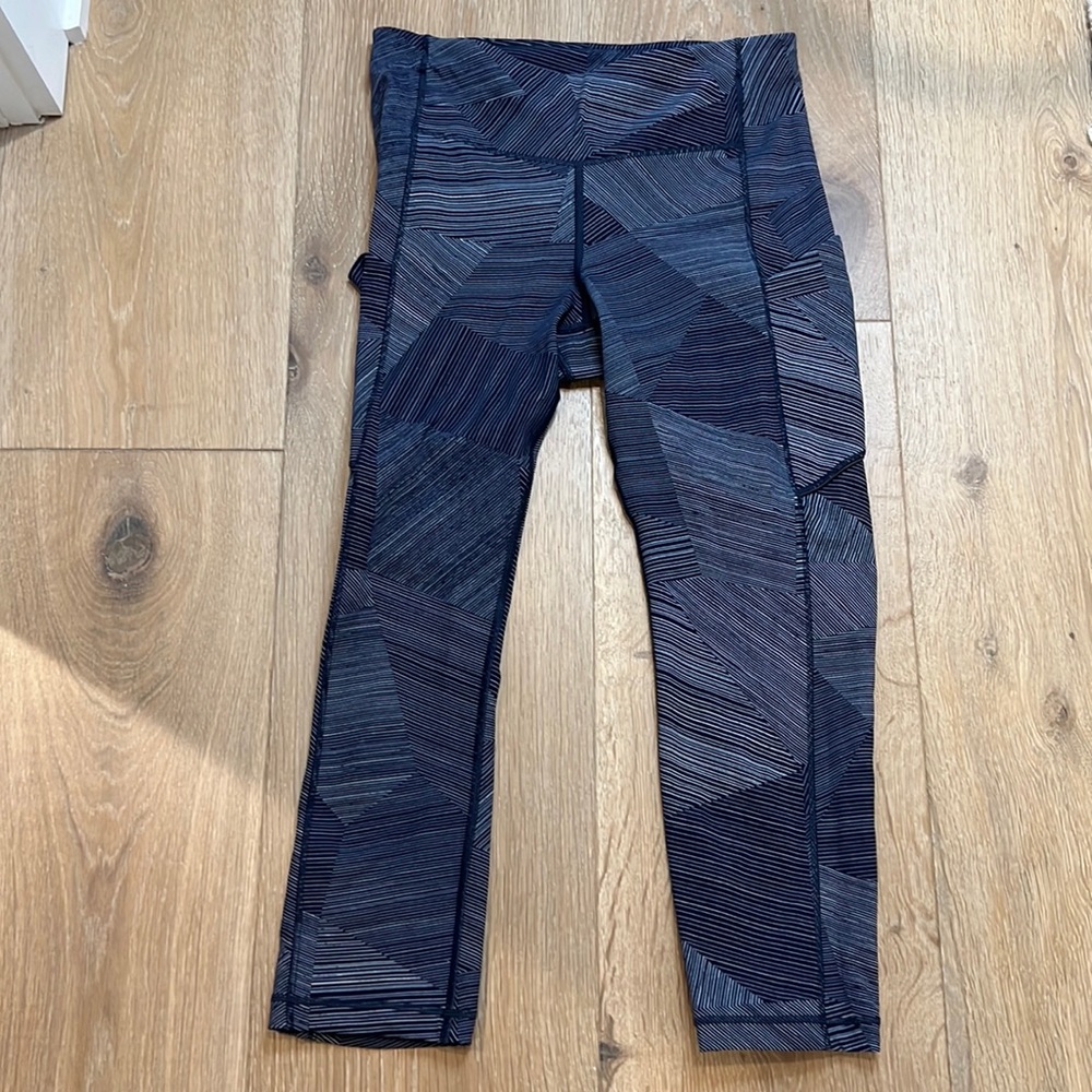 Lululemon - Blue & White 3/4 Length Leggings